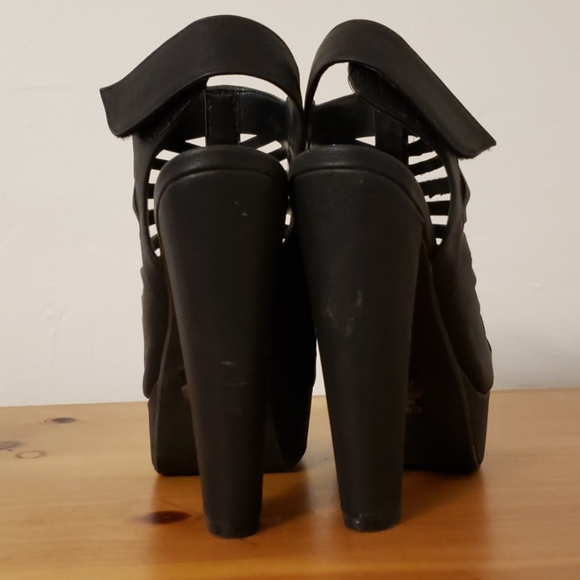 Shoes - Picture 5 of 5